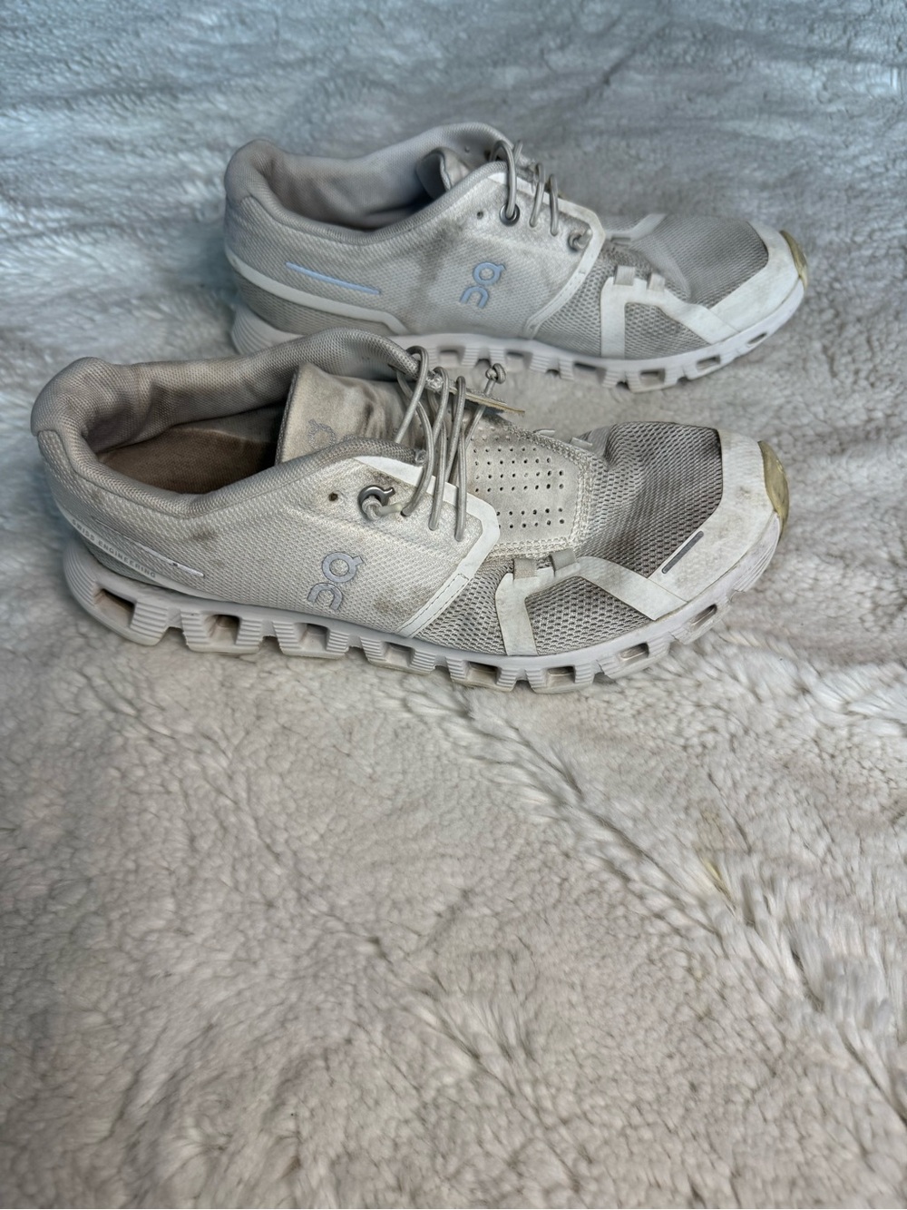 On Running Sneakers — Women’s Size 8 - Picture 4 of 10